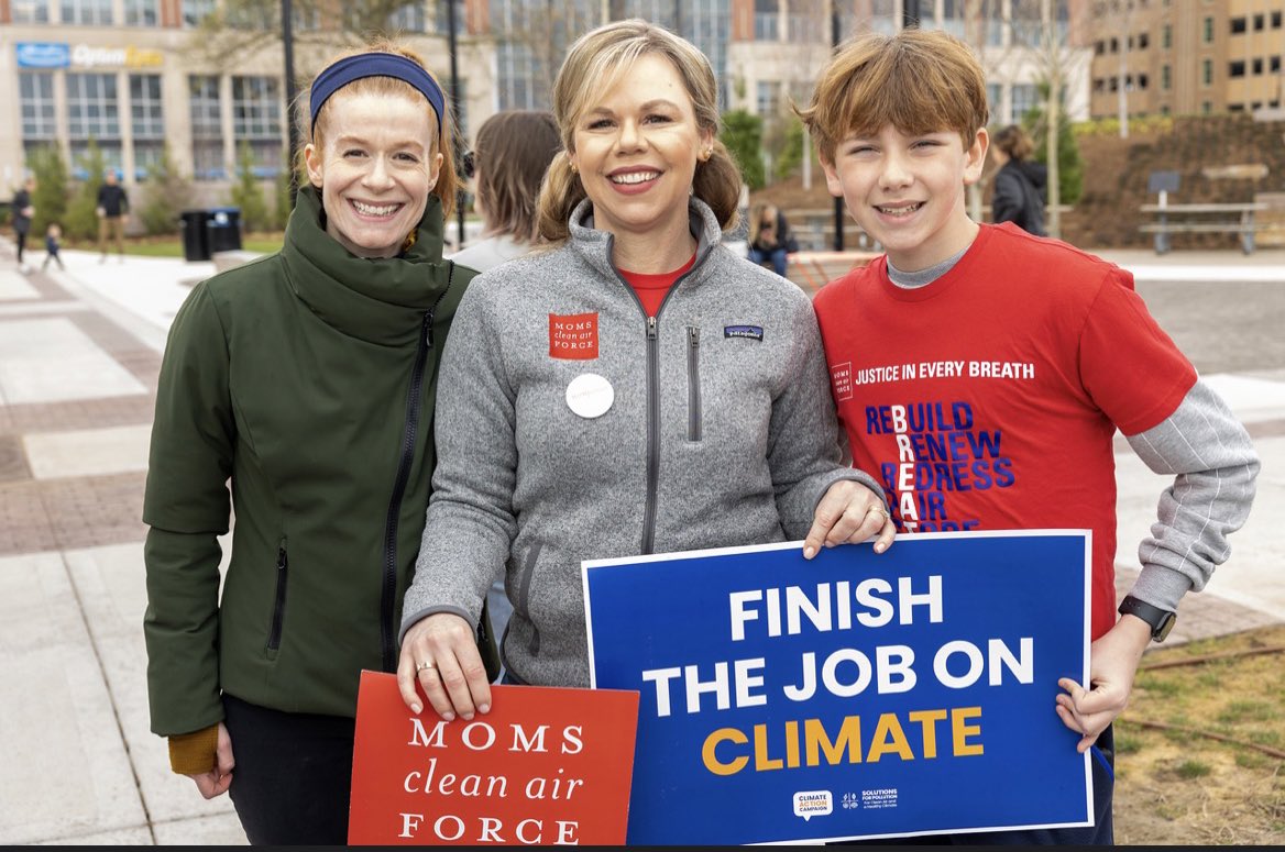 CleanAirMoms_MI's tweet image. Let&apos;s #FinishTheJob on climate, for us, our kids &amp;amp; for our planet!  #Solutions4Pollution #ElectricSchoolBuses #EarthDay2023 #RoyalOak #Michigan