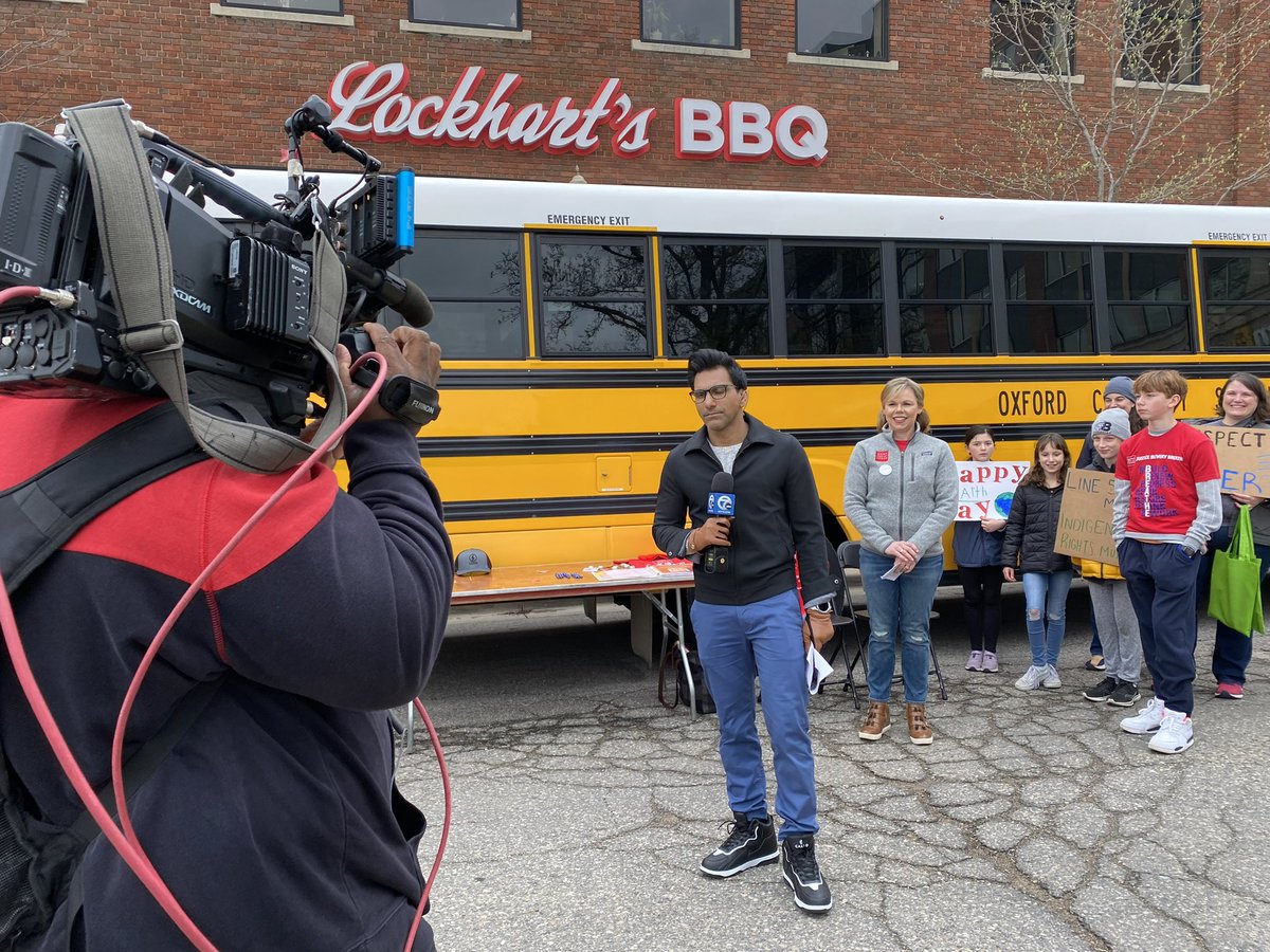 CleanAirMoms_MI's tweet image. Let&apos;s #FinishTheJob on climate, for us, our kids &amp;amp; for our planet!  #Solutions4Pollution #ElectricSchoolBuses #EarthDay2023 #RoyalOak #Michigan