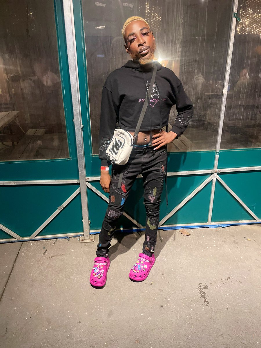 _kvgngemini_'s tweet photo. Im the cat to the mice , you can’t play with me 🩷🫅🏿#princesss https://t.co/u2FwU7Ocgx