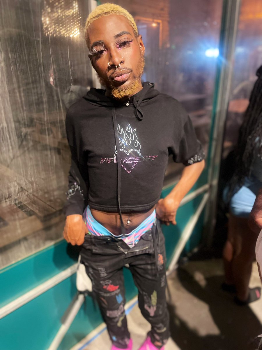_kvgngemini_'s tweet photo. Im the cat to the mice , you can’t play with me 🩷🫅🏿#princesss https://t.co/u2FwU7Ocgx