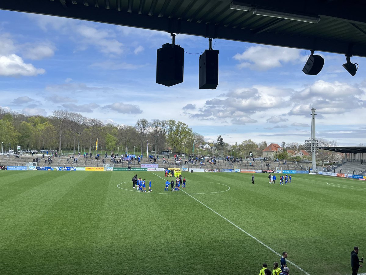 mvan_elten's tweet photo. Glückwunsch an die SGS Essen zum Klassenerhalt!
War zu wenig heute von Turbine.
#pdmsgs 0:1 https://t.co/aTBhi53txa