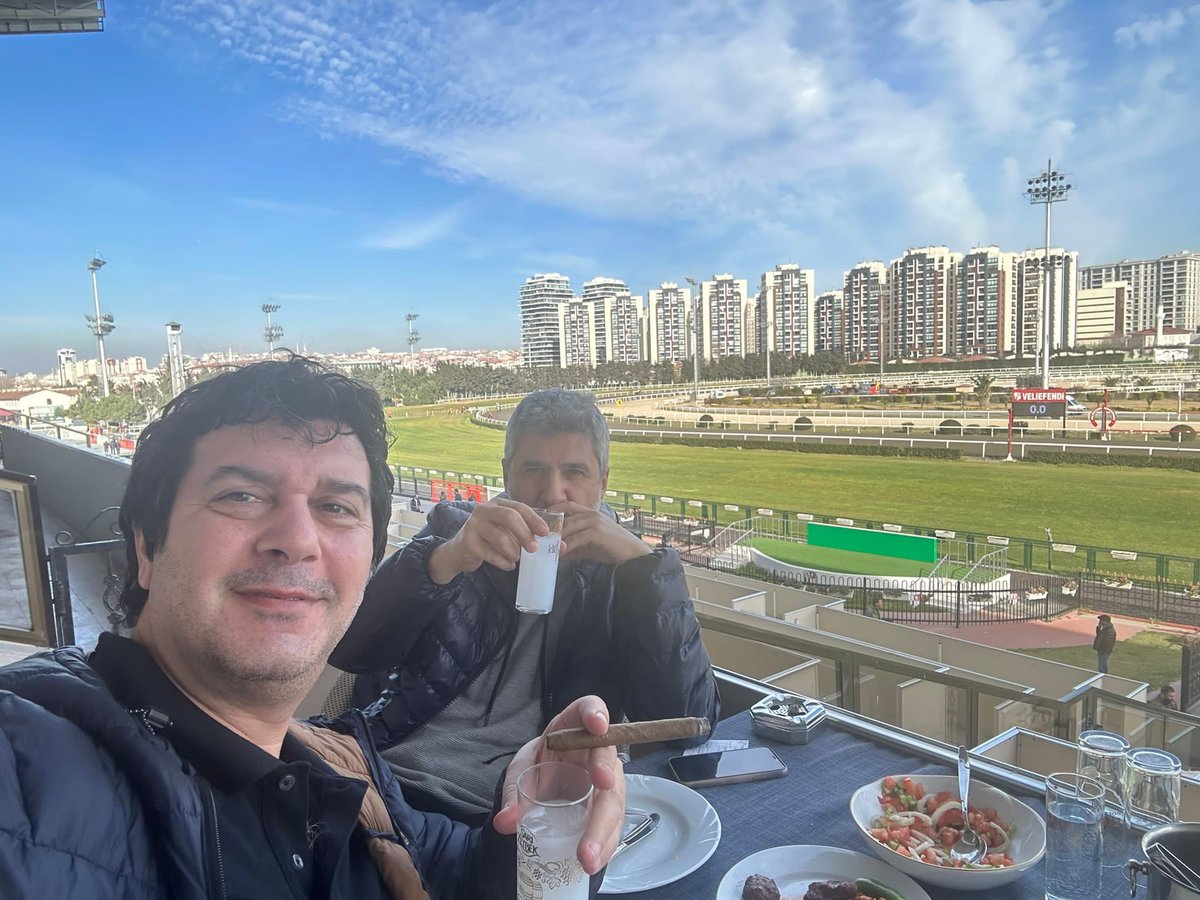 clopixoll's tweet photo. @burcincigerim Sibele soylesek mi Demir home alone diye😀 https://t.co/vgHNP7hNOr