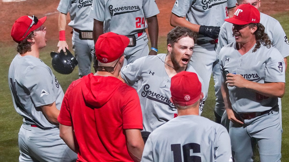 GovsBSB's tweet photo. Recap &amp; Gallery: Late into the Jacksonville night, the Govs used home runs by @John_Bay10 and @lmg1332 to forge a comeback victory, clinching the #ASUNBSB series. 

Game 3 this afternoon!

📰 https://t.co/qwyPfoQmX8
📸 https://t.co/rQbQSrJh5B

#LetsGoPeay | #⃣🅱️🅰️🆖 https://t.co/busxEftuvY