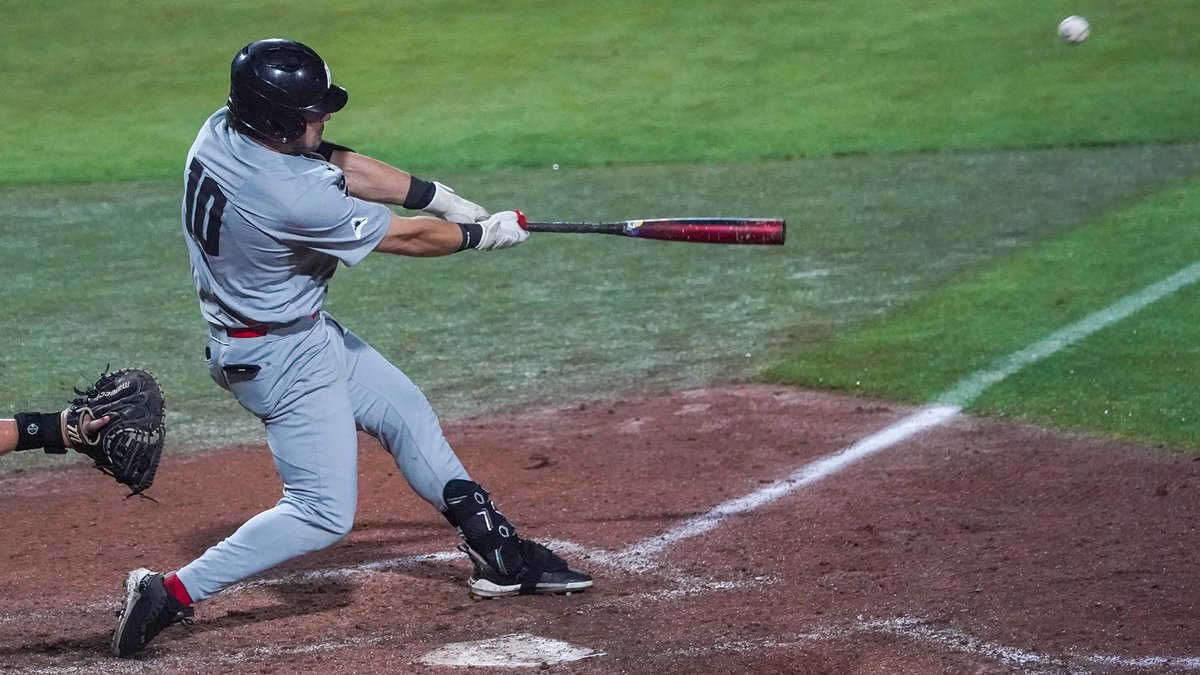 GovsBSB's tweet photo. Recap &amp; Gallery: Late into the Jacksonville night, the Govs used home runs by @John_Bay10 and @lmg1332 to forge a comeback victory, clinching the #ASUNBSB series. 

Game 3 this afternoon!

📰 https://t.co/qwyPfoQmX8
📸 https://t.co/rQbQSrJh5B

#LetsGoPeay | #⃣🅱️🅰️🆖 https://t.co/busxEftuvY