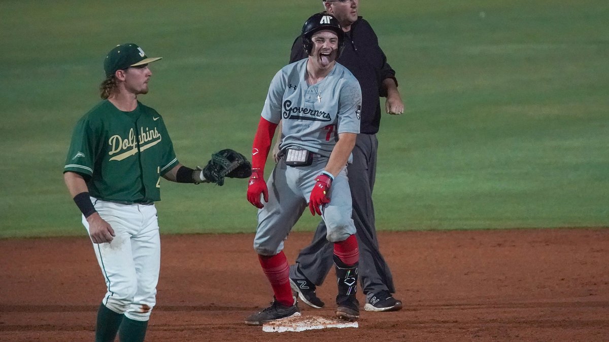 GovsBSB's tweet photo. Recap &amp; Gallery: Late into the Jacksonville night, the Govs used home runs by @John_Bay10 and @lmg1332 to forge a comeback victory, clinching the #ASUNBSB series. 

Game 3 this afternoon!

📰 https://t.co/qwyPfoQmX8
📸 https://t.co/rQbQSrJh5B

#LetsGoPeay | #⃣🅱️🅰️🆖 https://t.co/busxEftuvY