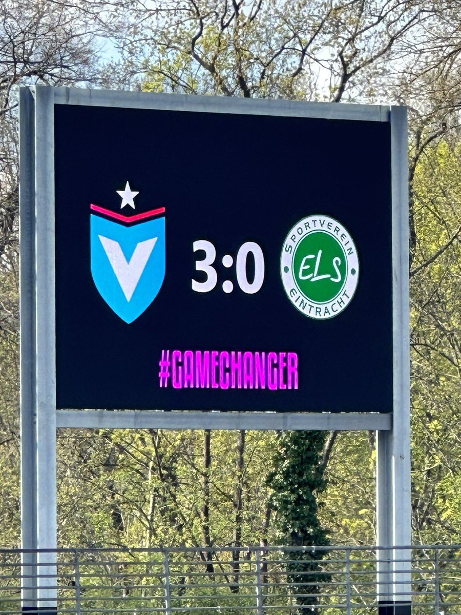 Julia Ebell tweet media