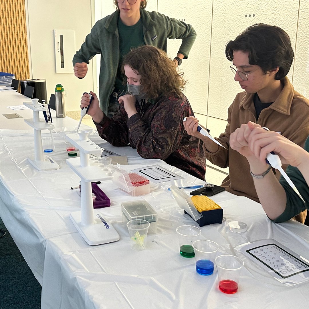 SystemsSally's tweet image. Yesterday, we hosted our "Day of Science" with BU Stem Pathways at our learning lab! We are so happy to see the collaboration and innovation that comes from a room of scientists. #biobuilder #wherescientistsgrow #dayofscience