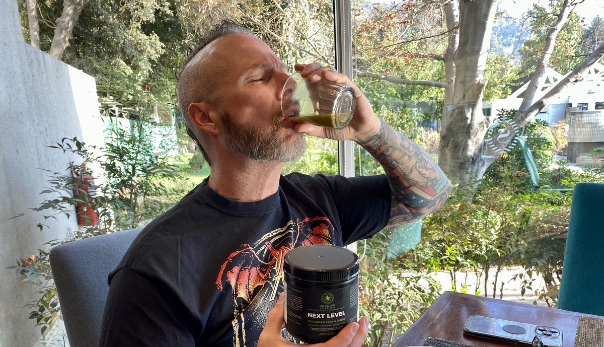 Highonlifefood's tweet photo. NEXT LEVEL to start the day before you destroy 10,000 people @themetalfest.cl 🤘
@Darkangelthrash 

#darkangelthrash #darkangel #ronrinehart #vocalist 
 #highonlifesuperfoods #highonlife #lit #nextlevel #deadly #superfoods #futurefoods #heavymetalmusic #energy #greens #plantbased https://t.co/TDxZRrv3nr
