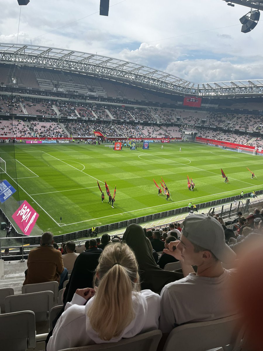 TYklu's tweet image. On était au Ray sous la pluie quand tu jouais en D2, on était là au Parc des Princes, au Stade de France pour les finales, on est là aujourd’hui dans les bons comme les mauvais moments : Présents toujours et partout pour toi #OGCNice ❤️🖤