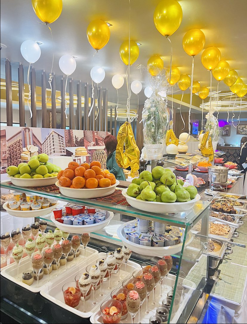 FalaiseBpso's tweet photo. Joyeux anniversaire à l’hôtel La Falaise Bonapriso ❤️🎉🥳
4 ans déjà que nous sommes à votre service 🙏🏿 https://t.co/Ubeo39WFcm