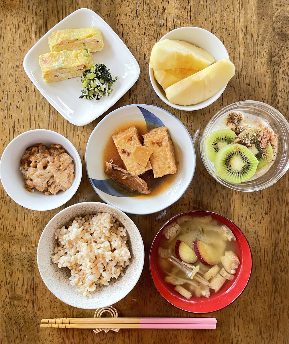 nanataro1016's tweet photo. 身体にやさしいご飯を食べると、やっぱり身体は喜ぶみたいで🌿
睡眠はすやすやで。胃腸の調子は最高で。肌のつやも違えば、なんだか体もあたたかい✨

昔から和食がすきだけど、今はもっとすき。
豆乳ヨーグルトに有機のきな粉と純ココアと生はち蜜🍯かけるとほんっと美味しいよ。

#身体が喜ぶご飯 https://t.co/02Y9DYS2He