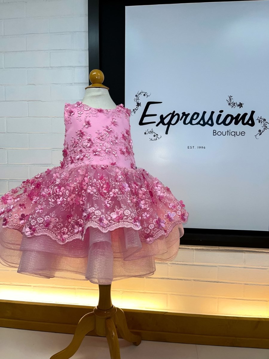 ExpressionsNYLI's tweet image. #Modern Elegance in this #Exclusive #HeirloomQuality #PrettyinPink #3D #Dress #ThePerfectDress #GirlsDresses #minifashionista #Girlswear #ChildrensWear #Kidswear #Dressup #girlsfashion #girlstyle. #Shop #ExpressionsboutiqueNY #LongIsland #NY #Manhasset 1l.ink/LVF7XM2
