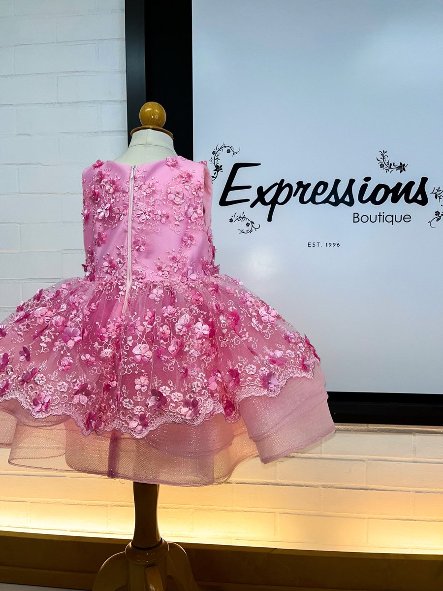 ExpressionsNYLI's tweet image. #Modern Elegance in this #Exclusive #HeirloomQuality #PrettyinPink #3D #Dress #ThePerfectDress #GirlsDresses #minifashionista #Girlswear #ChildrensWear #Kidswear #Dressup #girlsfashion #girlstyle. #Shop #ExpressionsboutiqueNY #LongIsland #NY #Manhasset 1l.ink/LVF7XM2