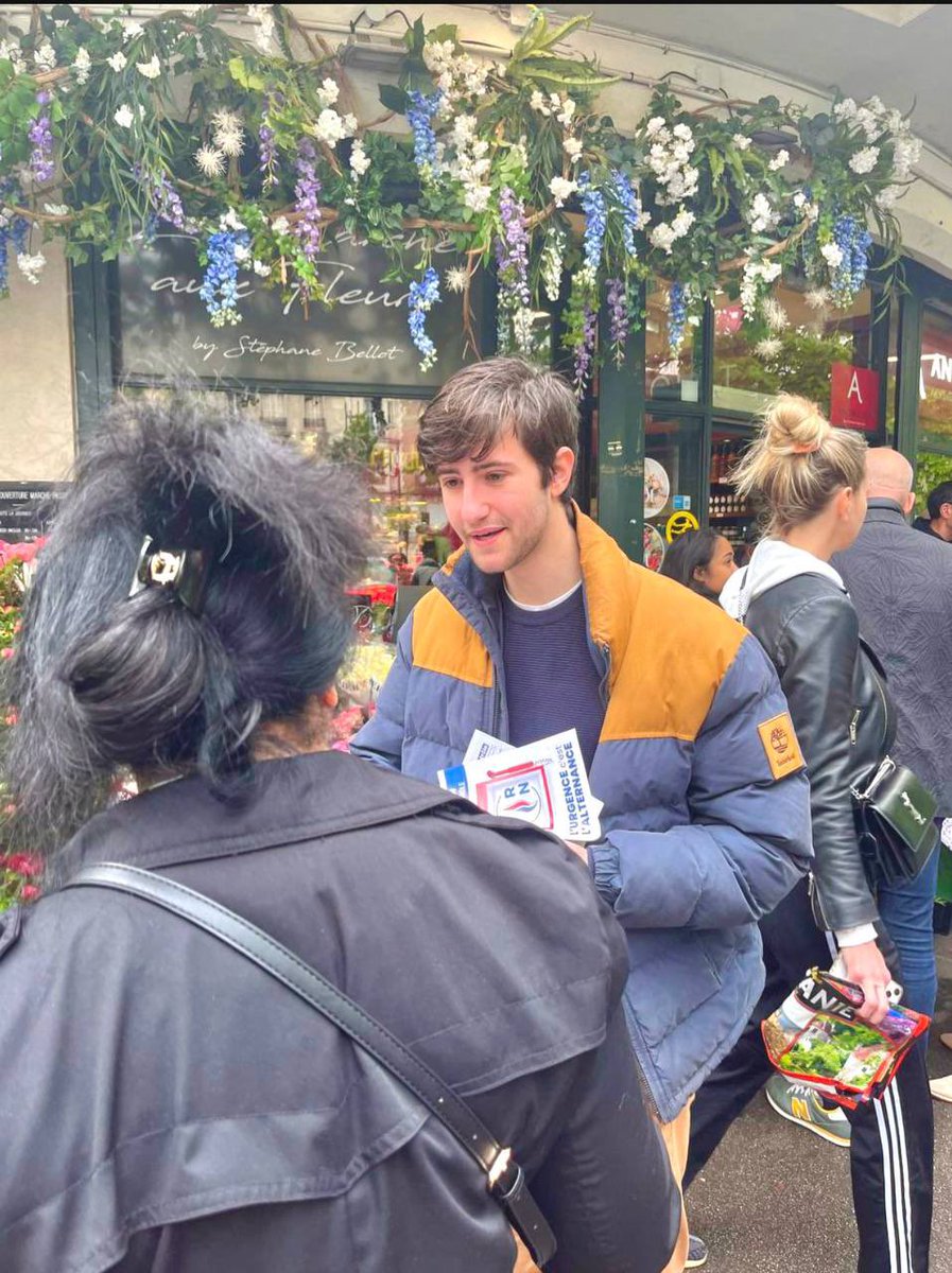 🔵 Félicitations aux militants du @RNJ_75 et du @RNational_off pour ce premier tractage depuis le relancement de notre fédération. De grandes choses arrivent … 

#Oncontinue #RN #RNJ