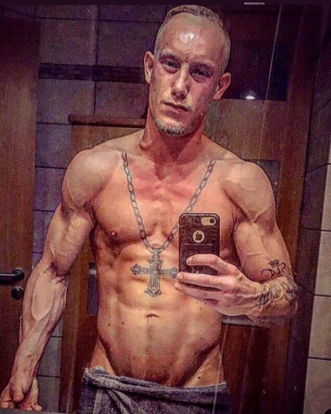 IAmLexiPicasso's tweet photo. 97kg 5,3% fita og núna ætla ég verða 102 kilo og 5% fita https://t.co/kOhyaUEybr