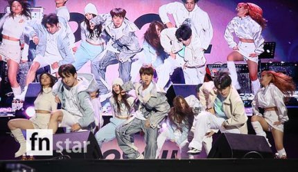 [포토] 엑소 백현, '화려한 무대' (출처 : 파이낸셜뉴스 | 네이버 TV연예) naver.me/58FfqrvS

#백현 #BAEKHYUN #EXO #엑소 <a href="/B_hundred_Hyun/">Baekhyun_EXO</a>