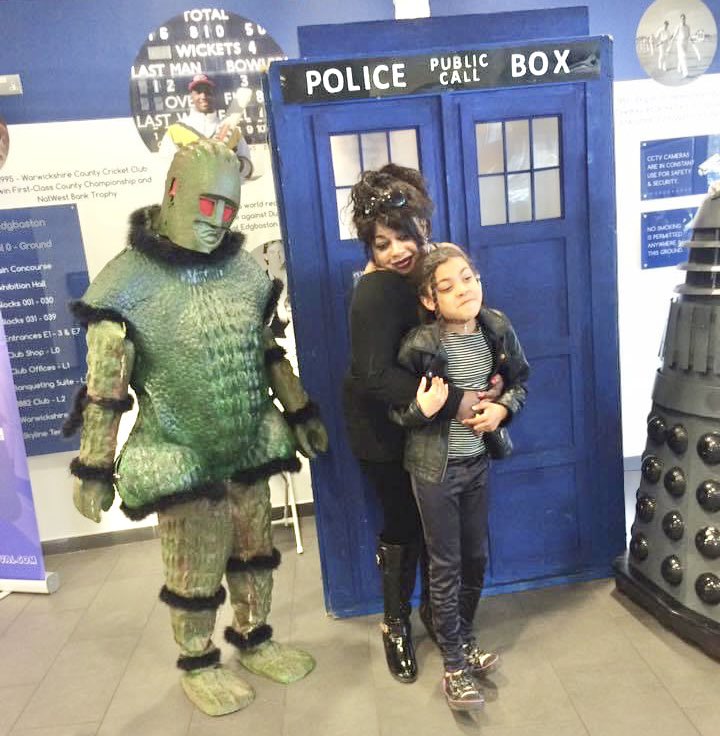 Zebra_carol's tweet photo. #OTD 2016 visiting her #Comic writer Dad #ThingTwo received her surprise personalised illustration as #DoctorWho assistant to #MattSmith - that year I bought us a #TARDIS 😜#bigfan
On a different note #ThingTwo aka #Heather in #AKindOfSpark by @BooksandChokers
on @cbbc https://t.co/qjK2X01B1C