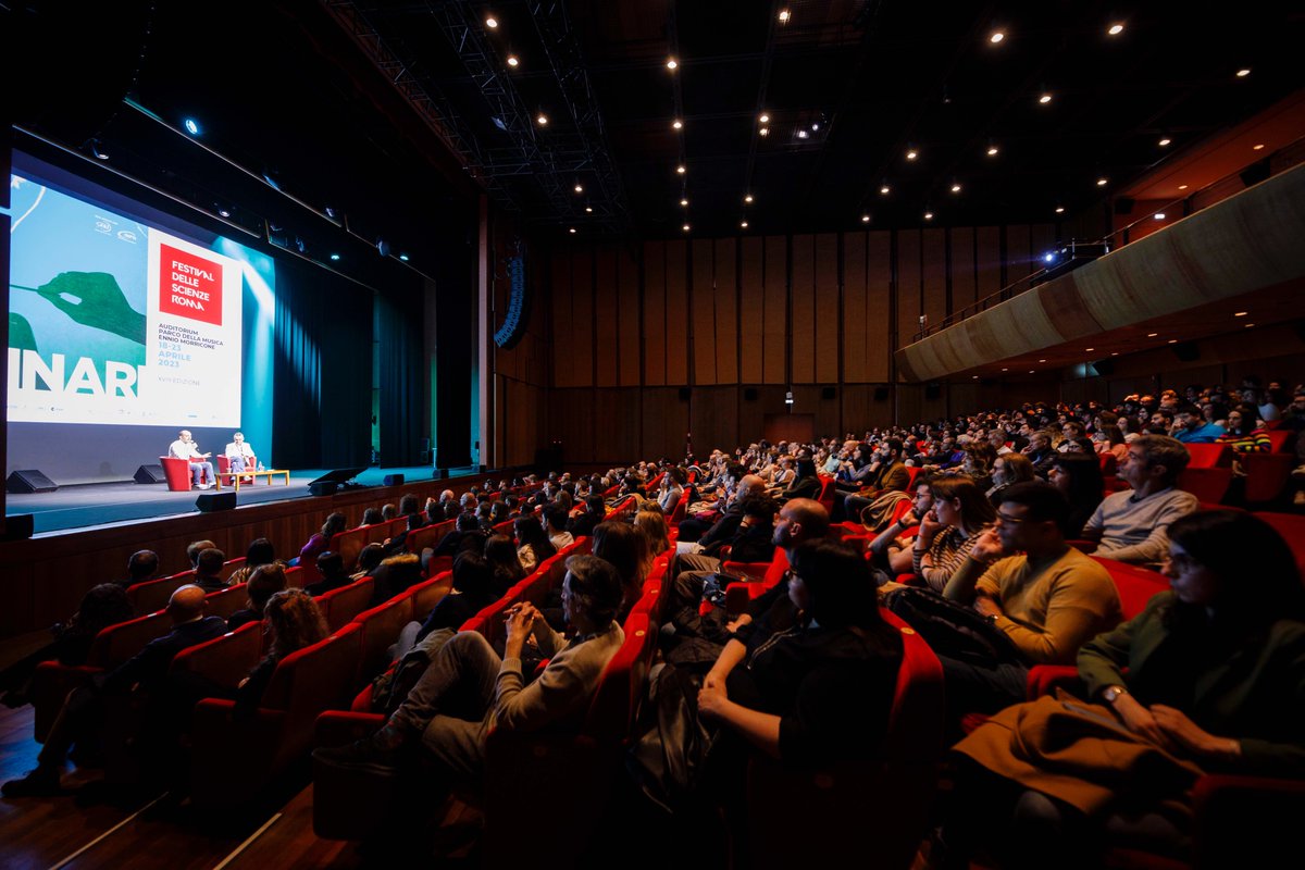 AuditoriumPdM's tweet photo. La quinta giornata del #FestivalDelleScienze si è conclusa con una Sala Petrassi gremita per l'incontro con @francescocosta sulla crisi dell'immaginario californiano. https://t.co/FfbAbUPoXT