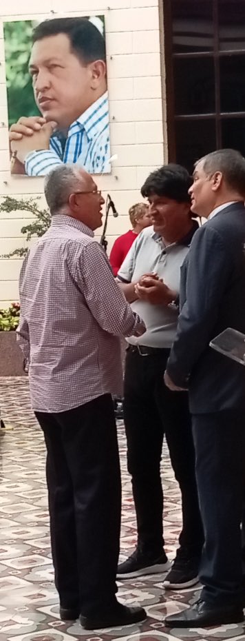 numamolina's tweet photo. Definitivamente estos dos amigos, Evo y Correa son un referente de la mejor política latinoamericana en favor de los pueblos. Dios los bendiga ⁦@MashiRafael⁩ ⁦@evoespueblo⁩ https://t.co/LHBxvqudjT