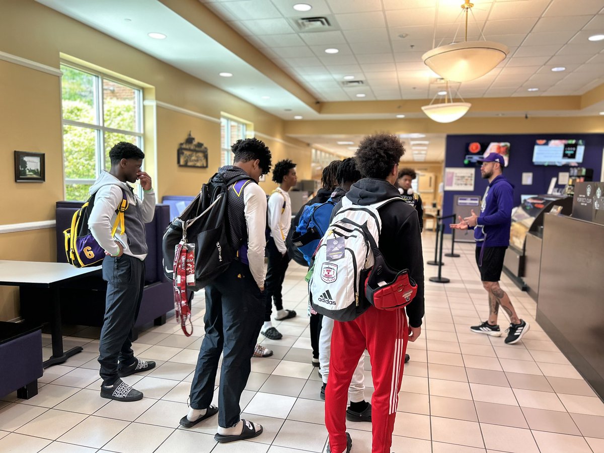 DeriusJones101's tweet image. After going 3-0 on the day we were blessed to tour the facilities of Kentucky Wesleyan thanks to coach @CoachKSSteele ! #KDub