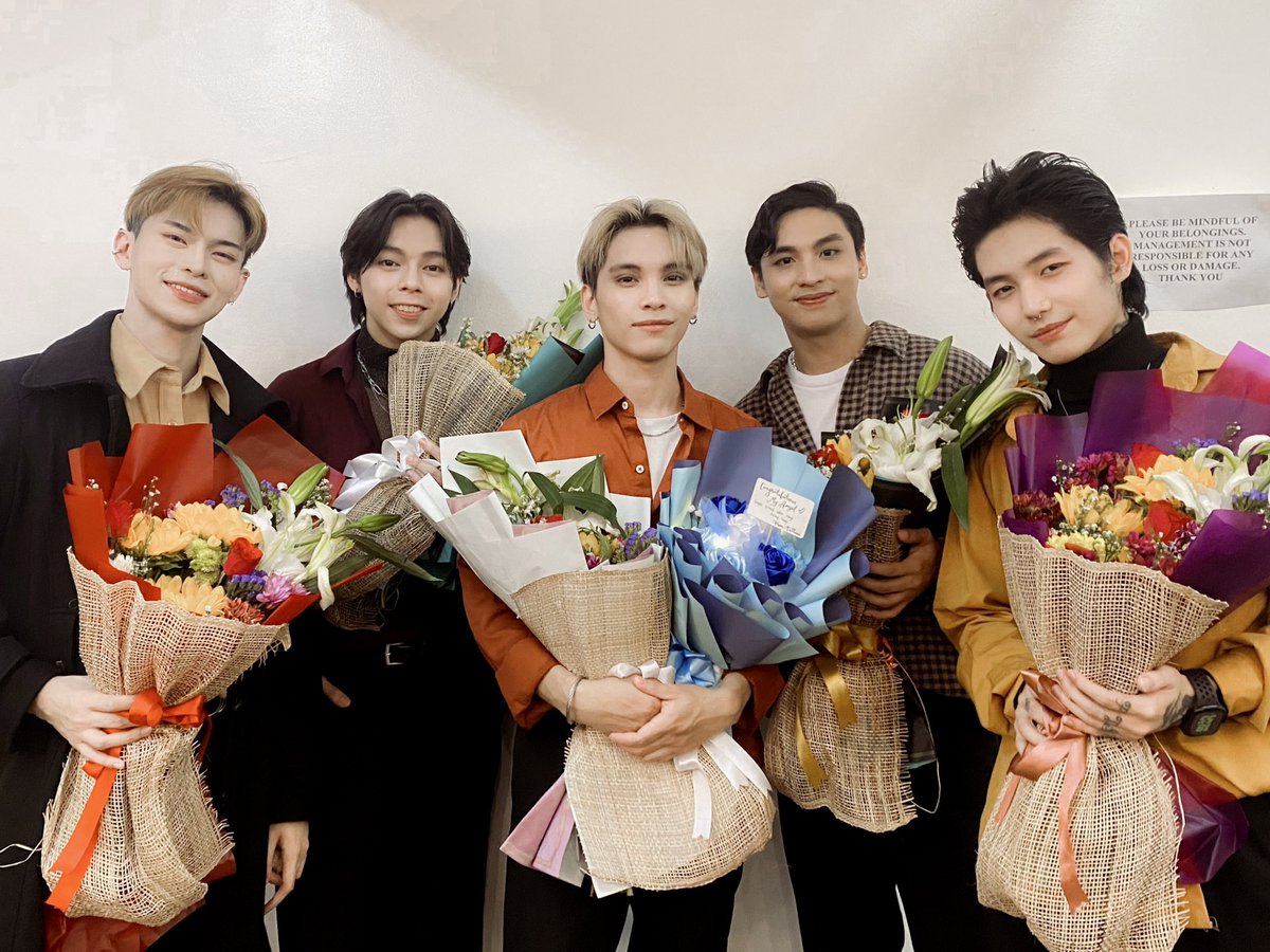 _ver5usofficial's tweet photo. Thank you @Ver5usItAllies for the gift ❤️
We love you all allies ❤️  #VER5US https://t.co/TxYJWUB1wy