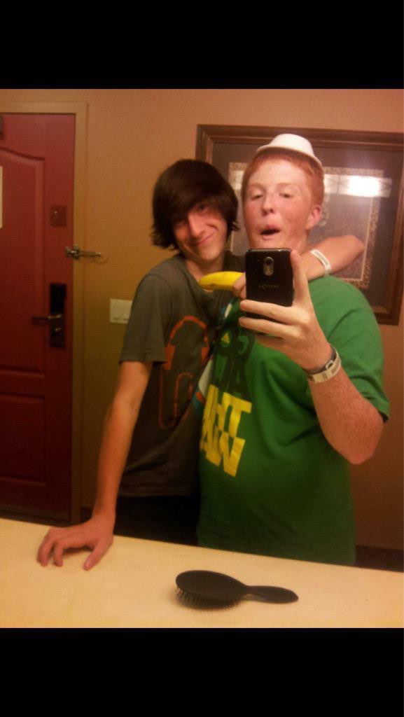 Kamaroonski's tweet photo. Happy Birthday my boy! @okayt98 
Here’s to many more 🥳👽🍌 https://t.co/UO42FevvrL