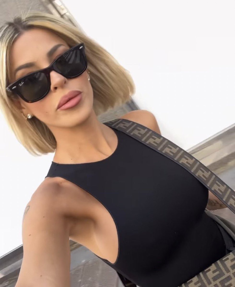 Beauty50513425's tweet photo. come può essere così bella💎🥰
#oriele #orianastas #gfvip https://t.co/KcDyVmxQkQ