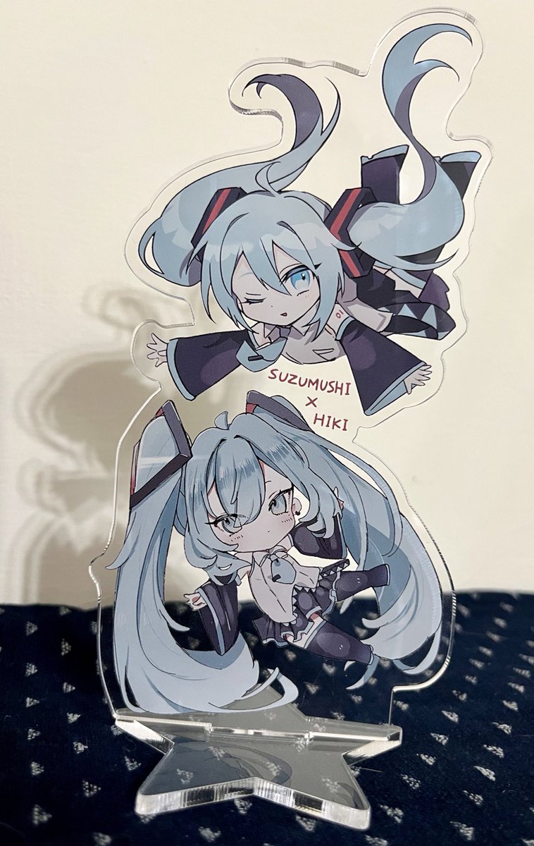 初音ミク 「ひきさんとミクちゃんのアクリルスタンドを作りました4/29の超ボーマス51で販売」|鈴虫のイラスト