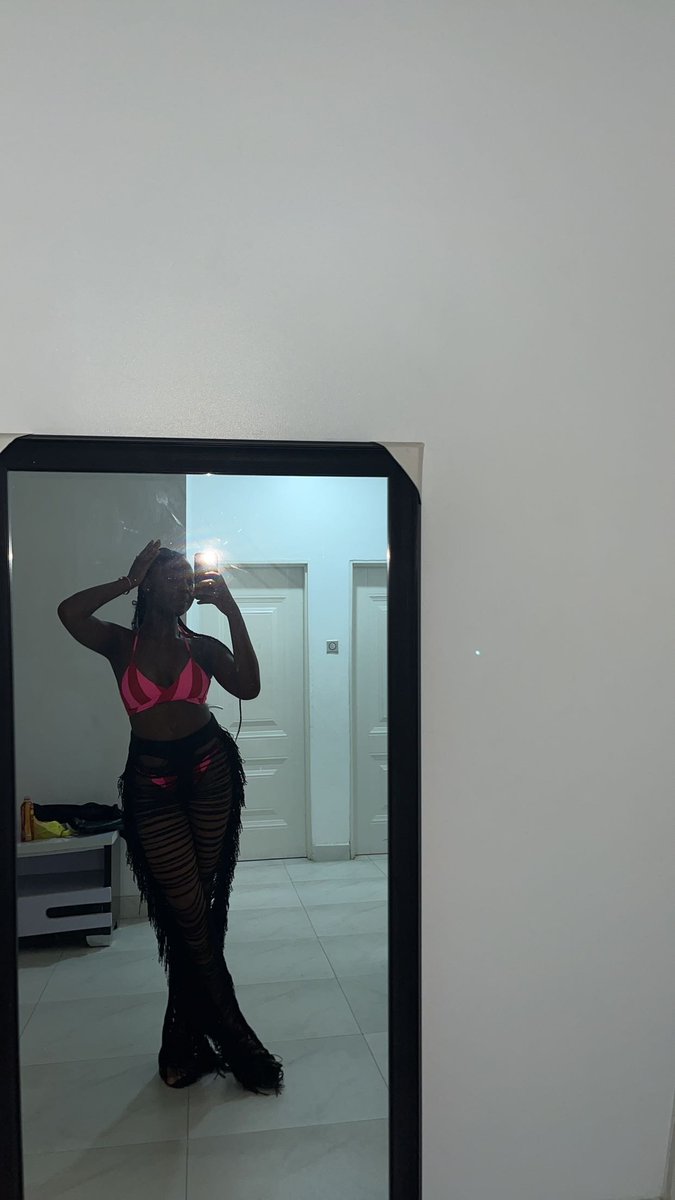 Oluwatunmise__'s tweet photo. Pick a side!🙊 https://t.co/kbBmIIf221
