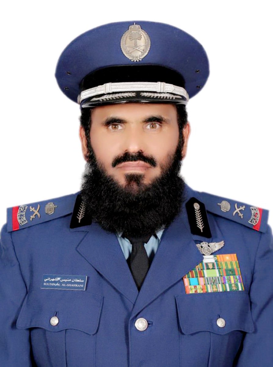 بعد مسيرة حافلة بالبذل والعطاء لما يقارب من خدمة ٣٠ عام، تقاعد عمي اللواء طيار ركن : سلطان بن منيس ال زلفه.              
اسال الله له التوفيق وان يجزيه خير جزاء لما قدم خدمة لدينه ووطنه.

#حفل_تكريم_ال_منيس