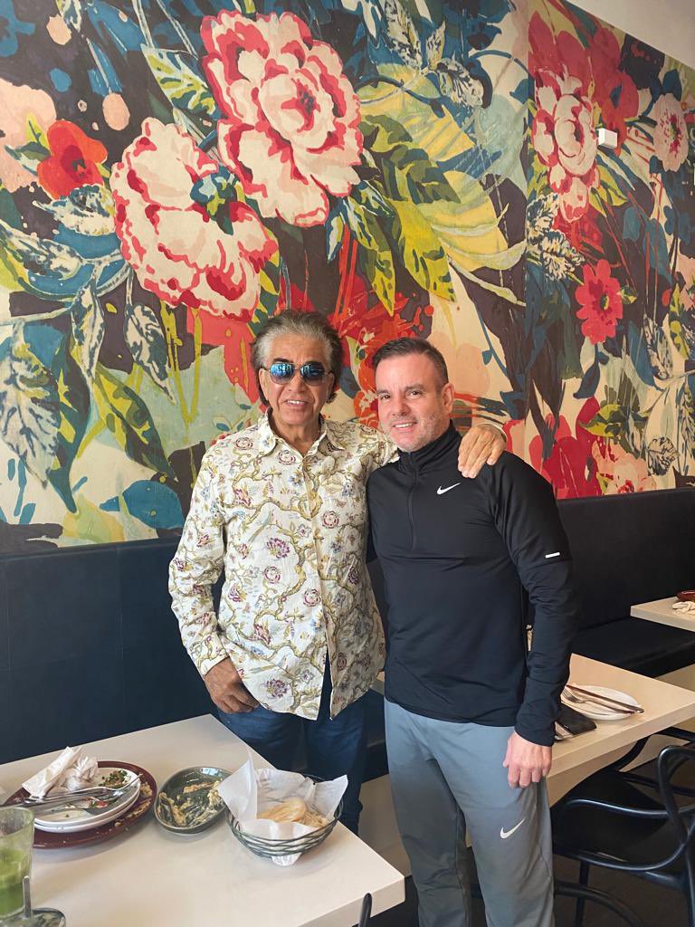 Ayer mi papá conoció al puma en un restaurante, se hicieron amigos así que hizo lo que hace con todos sus amigos: pagarle la cuenta AL PUMA 😂