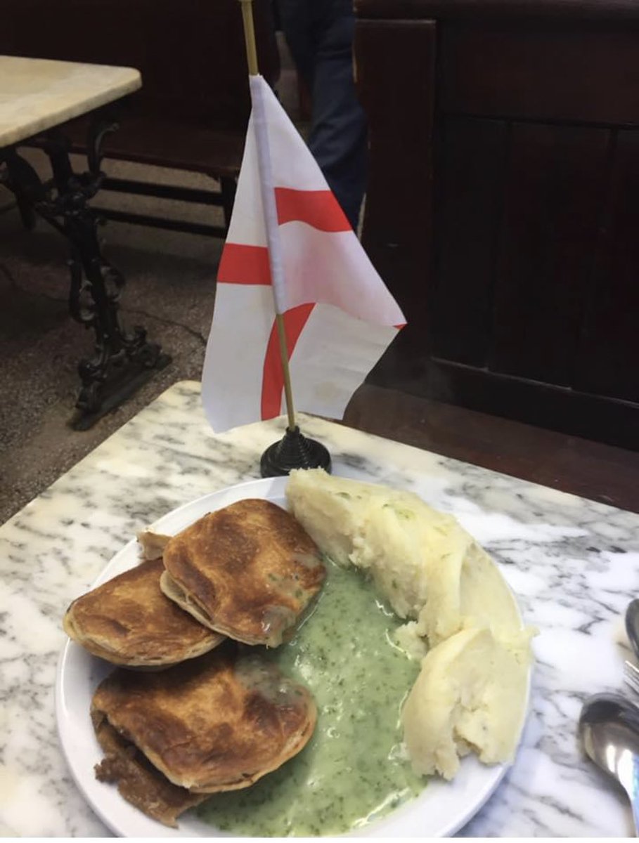 Proud to be English. 
Proud of our traditions.

@pienmashporn👨🏼‍🍳

#StGeorgesDay