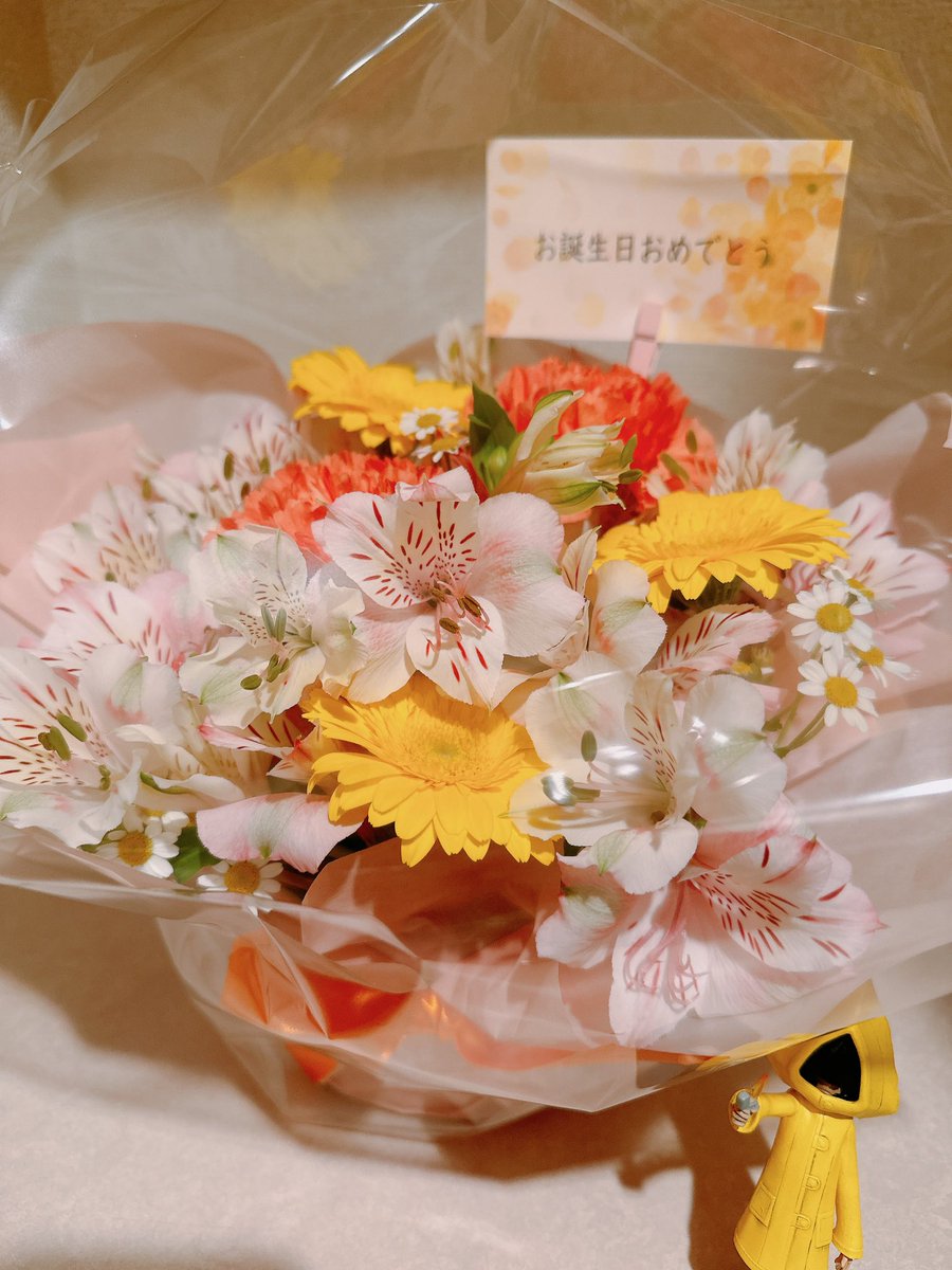 tear423's tweet photo. 皆さん誕生日のお祝いありがとうございます🎂最近低浮上なのに覚えていてくれて本当に嬉しいです。生まれてこれなかったらみんなに会えなかった。生まれてこれてみんなに愛されて可愛がられて幸せです💐産んでくれたお母さんやみんなに日頃伝えられない感謝を今伝えます！本当にありがとうございます💛 https://t.co/agqSbIP7Av