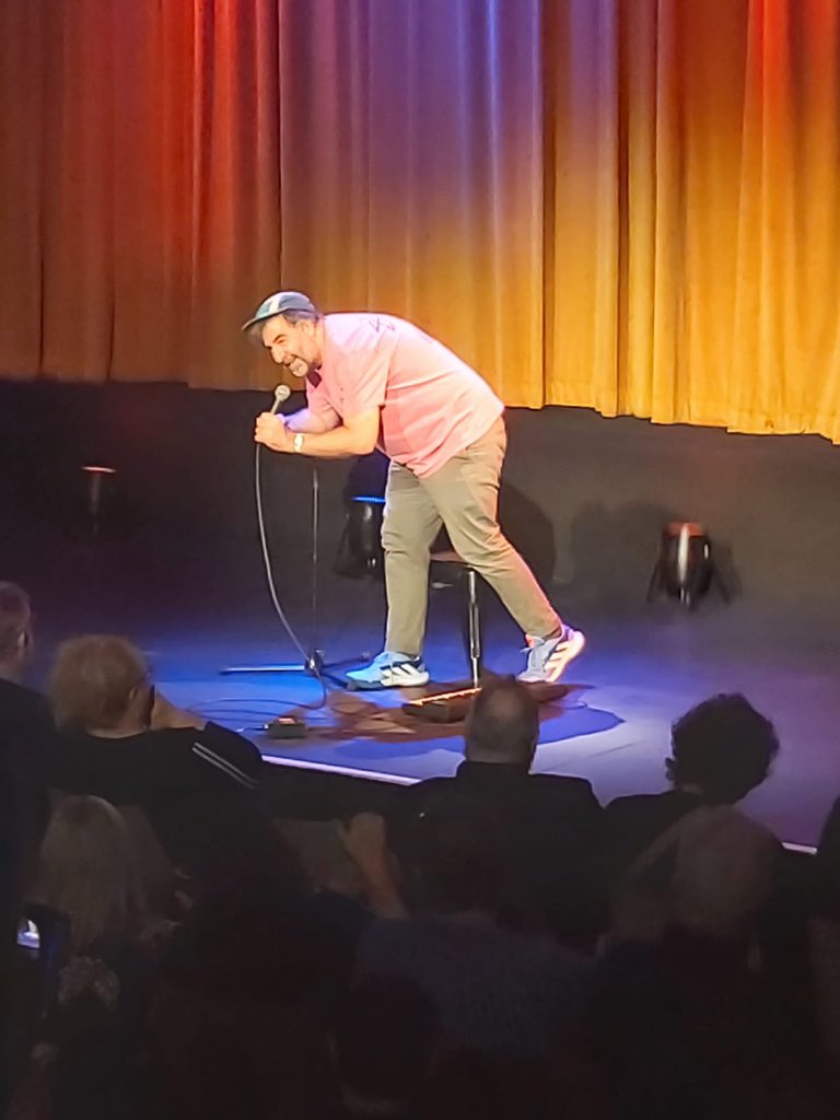 xxMirro's tweet photo. Awh @phlaimeaux didn't disappoint thank fuck! Me sister warned me 'he better be good or you're dead' so thanks for saving me life ๐ #DavidoDoherty #tinypianoman #MelbourneInternationalComedyFestival https://t.co/OTGc4FuUJH
