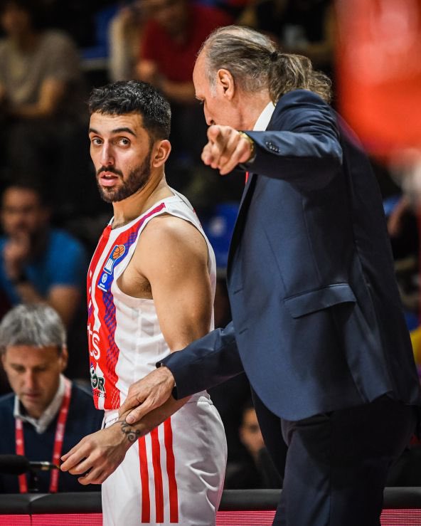 Facundo Campazzo Real Madrid ile anlaştı. Real, Campazzo’nun kalan borcunu silecek ve çok yıllık bir anlaşma imzalayacak.

#RealMadrid #Euroleague