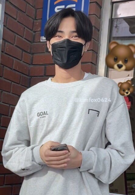iland_Daniel_06's tweet photo. Даниэль, где ты? как ты? как кушаешь? ничего не болит? с тобой всё хорошо??? я так скучаю по Даниэлю и так сильно жду его дебют, мать вашу дайте ему дебют 😭😭😭❤️ #danieldebut #danieliland #kimdongkyu #даниэльайлэнд #кимдонгю https://t.co/s7pbcbuHBg