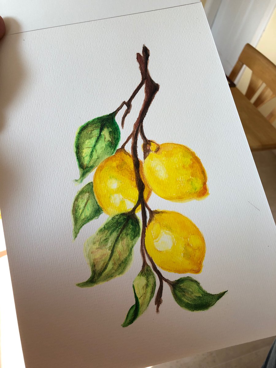 Tarjasv's tweet photo. Vesivärikyniä en oo ennen kokeillut mutta nyt oon ja sanon että tykkään! Jotain sitruunaista tekee kyllä mieli nytten sitten 🍋 https://t.co/SQuZCqBbrL