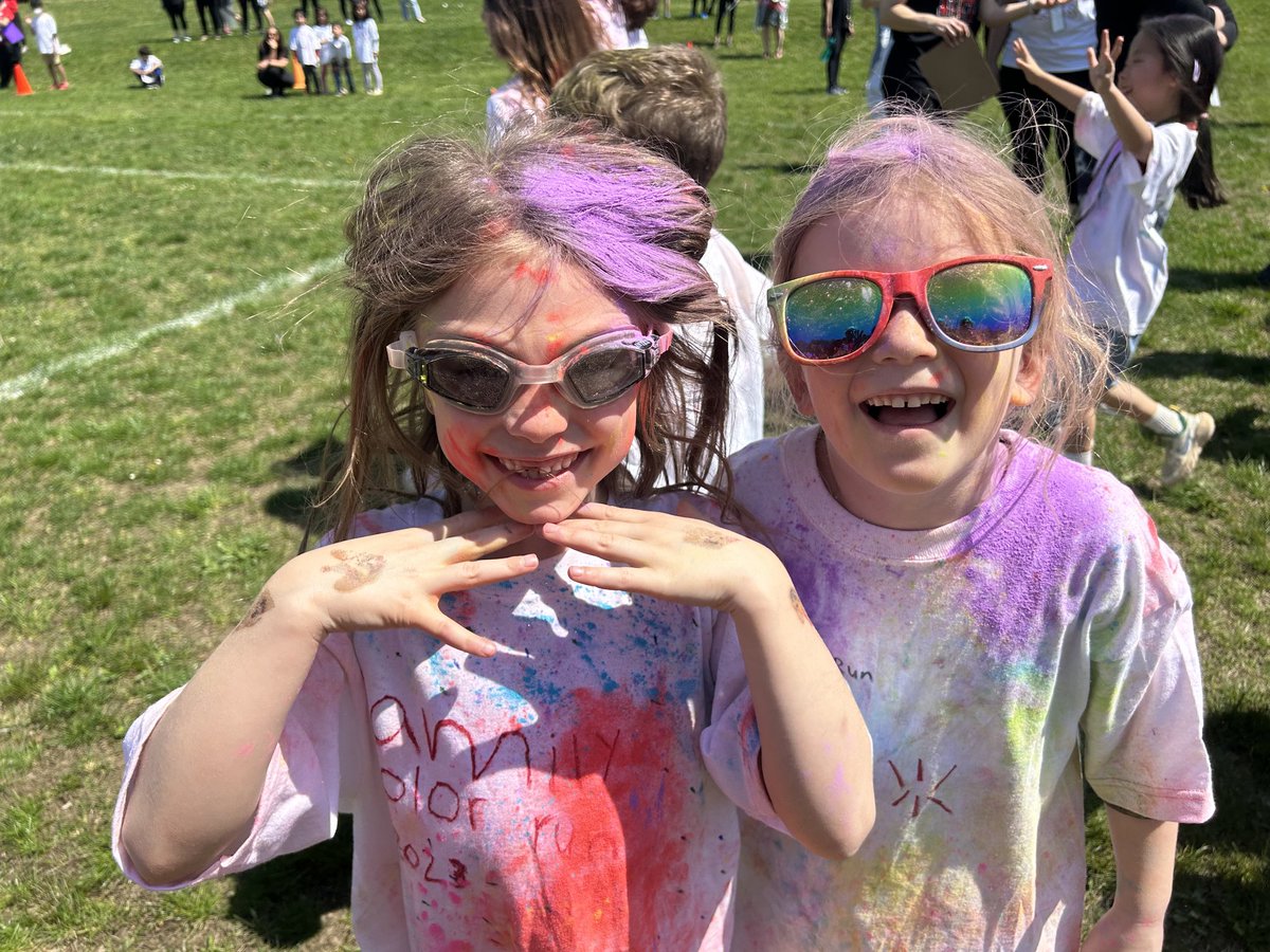 jdbksmc's tweet photo. Ramily Color run 2023. Such an amazing day@RikerHillRams #WeAreRamily https://t.co/mpek0EDnF8