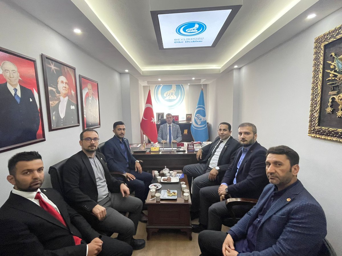 AhmetSavull's tweet photo. Yeniden Refah Partisi Beylikdüzü İlçe Başkanlığı olarak ilçe başkanımız ve 3.bölge milletvekili adayımız @BulenAydin49 Bey riyasetinde Ak Parti Beylikdüzü İlçe Başkanlığını ve Ülkü Ocakları Beylikdüzü İlçe Başkanlığını ziyaret edip bayramlarını tebrik ettik. https://t.co/szpNThe4qr