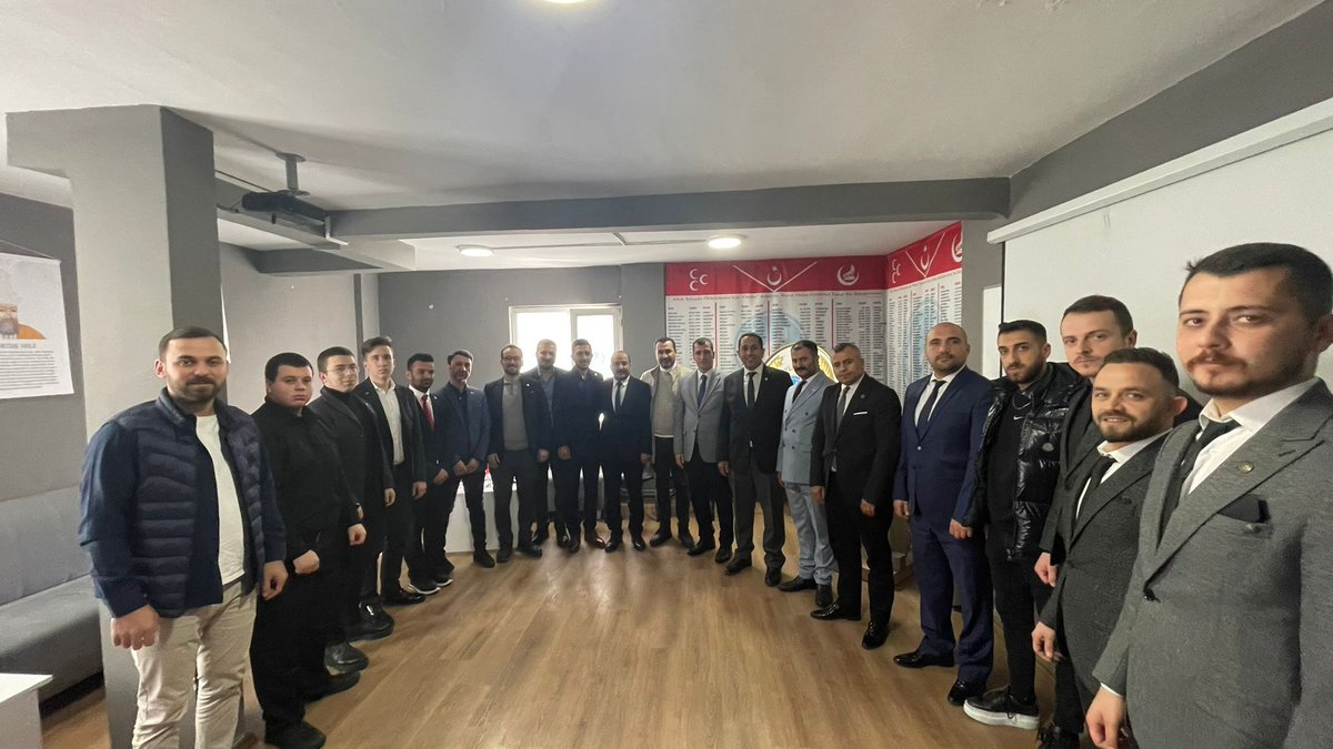 AhmetSavull's tweet photo. Yeniden Refah Partisi Beylikdüzü İlçe Başkanlığı olarak ilçe başkanımız ve 3.bölge milletvekili adayımız @BulenAydin49 Bey riyasetinde Ak Parti Beylikdüzü İlçe Başkanlığını ve Ülkü Ocakları Beylikdüzü İlçe Başkanlığını ziyaret edip bayramlarını tebrik ettik. https://t.co/szpNThe4qr