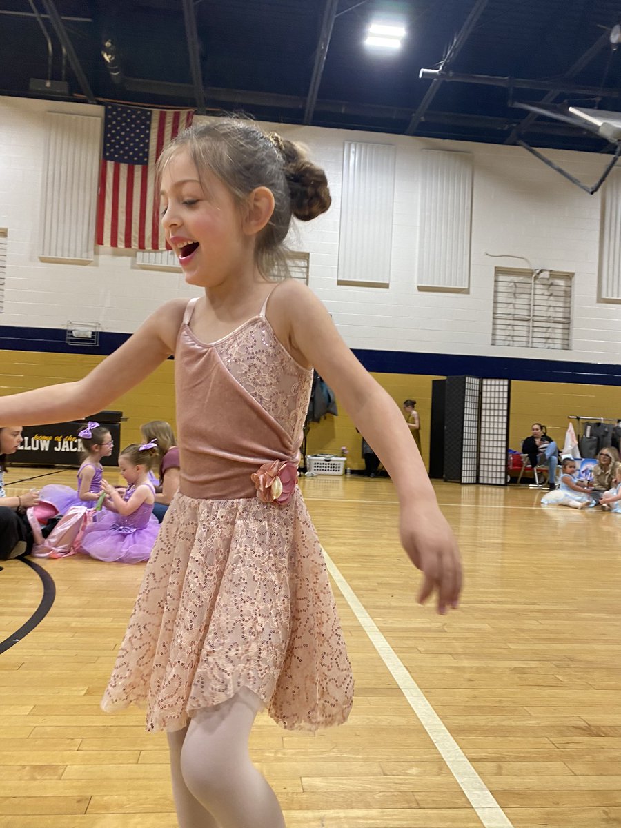 ProfLadyUsman's tweet photo. Littlest Usman had her first ballet recital yesterday. She had a ball. @Prawfish &amp; I were there for nearly 4 hours to watch her perform for 4 minutes. Question to veteran ballet parents: always this long? https://t.co/vsQedw8g0B