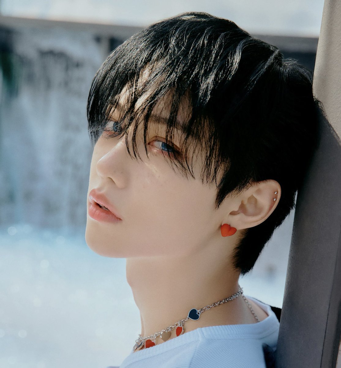 RedFoxBrave's tweet image. “Put four of your biases from different kpop groups &amp;amp; let your moots tell you what it says about you” 

Onew - SHINee
Felix - Stray Kids 
RM - BTS
GDragon - BIGBANG