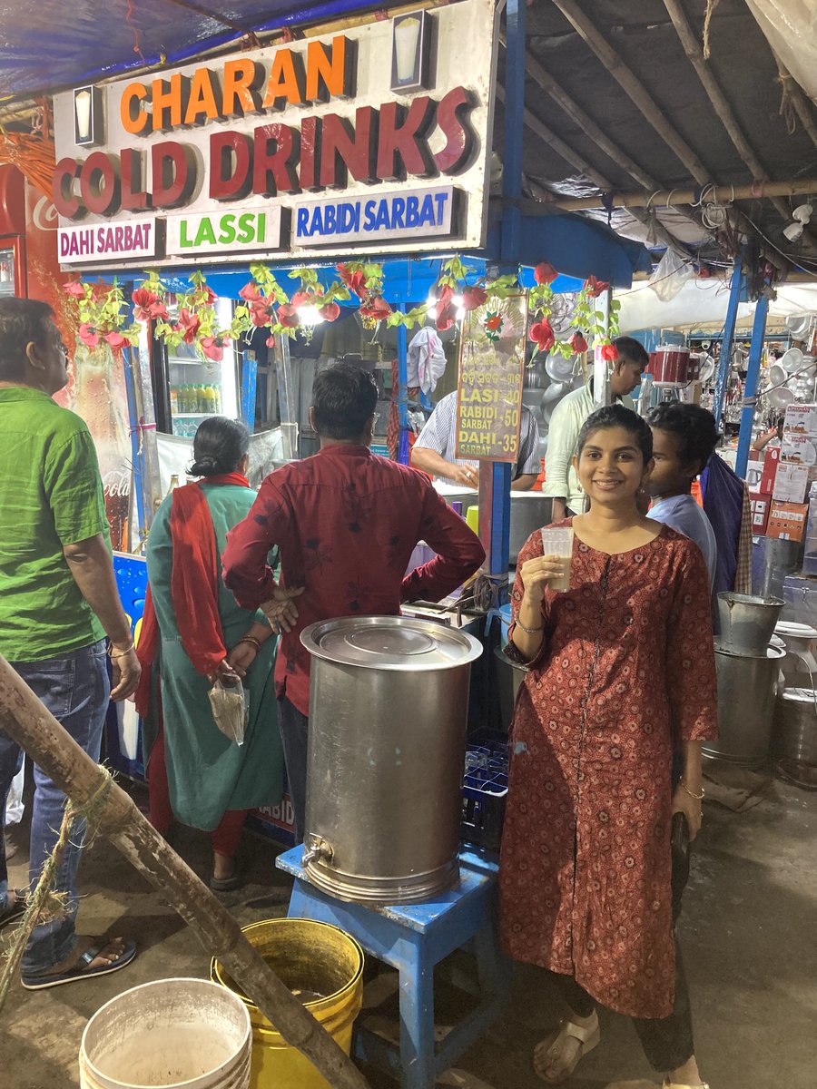 OMG! Charan Lassi in Puri is the Lassi of my dreams! So, so, so good... not too many ingredients, no dry fruits, no nadiya, no cherry, just pure lassi with the rabdi smoothly blended in.. consistensy is perfect..something you can drink, not eat🤪
#Puri #CharanLassi
