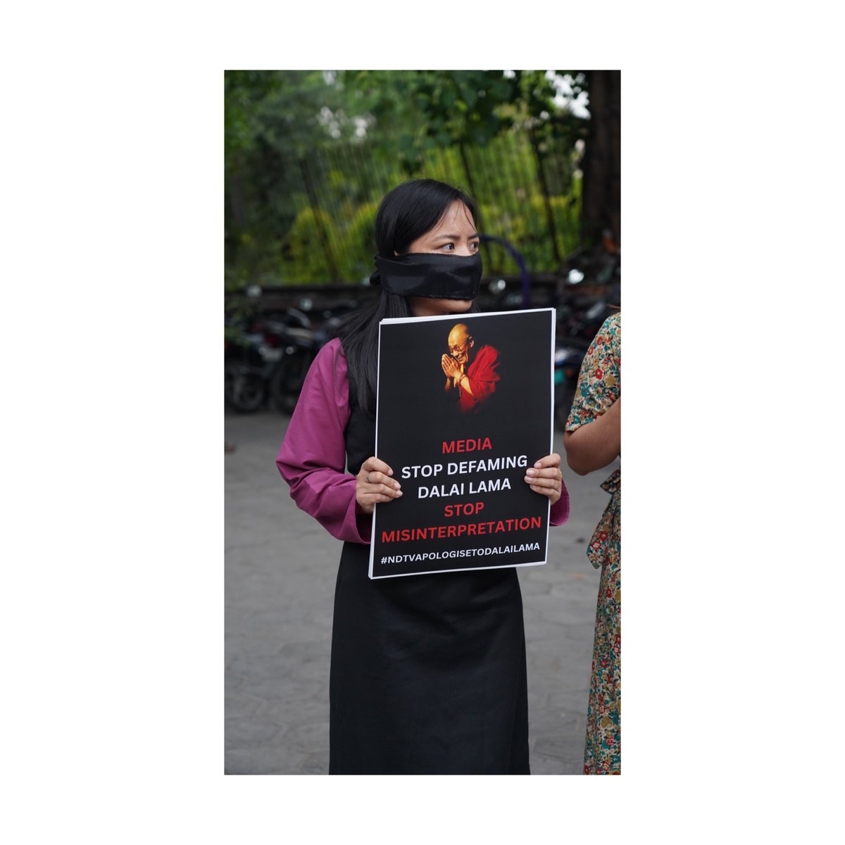 Group of #Tibetan individuals, working in different fields,came together with a peaceful protest in front of the  <a href="/ndtvindia/">NDTV India</a> <a href="/ndtv/">NDTV</a>  headquarters for false Accusations against Noble peace price winner <a href="/DalaiLama/">Dalai Lama</a>  #NDTVApologiseToDalaiLama 
#IStandWithDalaiLama