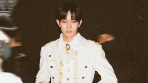 ficshees's tweet photo. teatro 
— a heeseung x oc au

abe harmony sarmiento (lhs) entered the theater hall thinking he will get the lead actor role for the play.

however, adalyn june blanqueza, the playwright, gave the role to someone else—to her ex, to someone abe hates the most. https://t.co/nlrE2okPlm