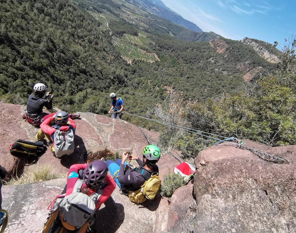 geamreus's tweet photo. Per Sant Jordi el @geamreus fent la ferrada dels Patacons + barranc de l'Agustí
#GEAMReus #AECReus #FEEC
#Ferrada #Patacons #Ferrata https://t.co/eqRvFAVc9t