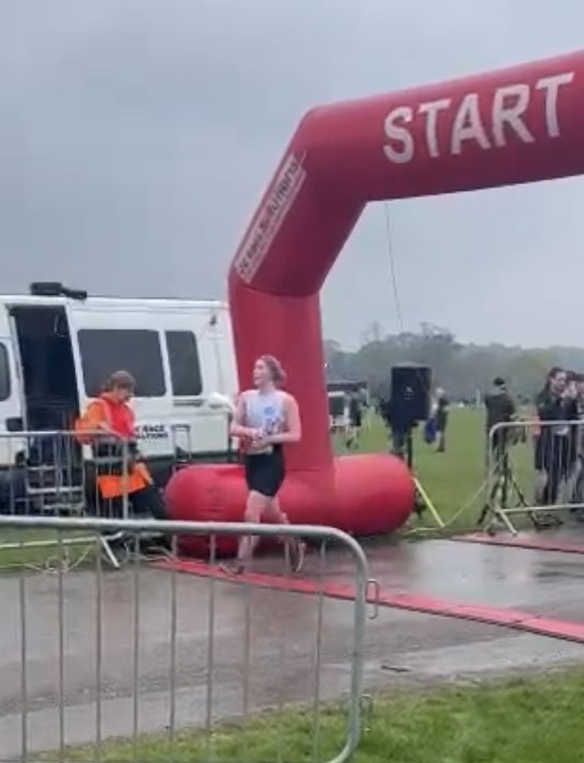 Alex_Graham93's tweet photo. From 100k bike rides in the sunshine &amp; having to de-layer on Saturday, to the muddiest &amp; wettest 10k I’ve ever ran on Sunday 😂 What a weekend. #Britishweather #Letsalldothesundance https://t.co/lYnToEFf1q
