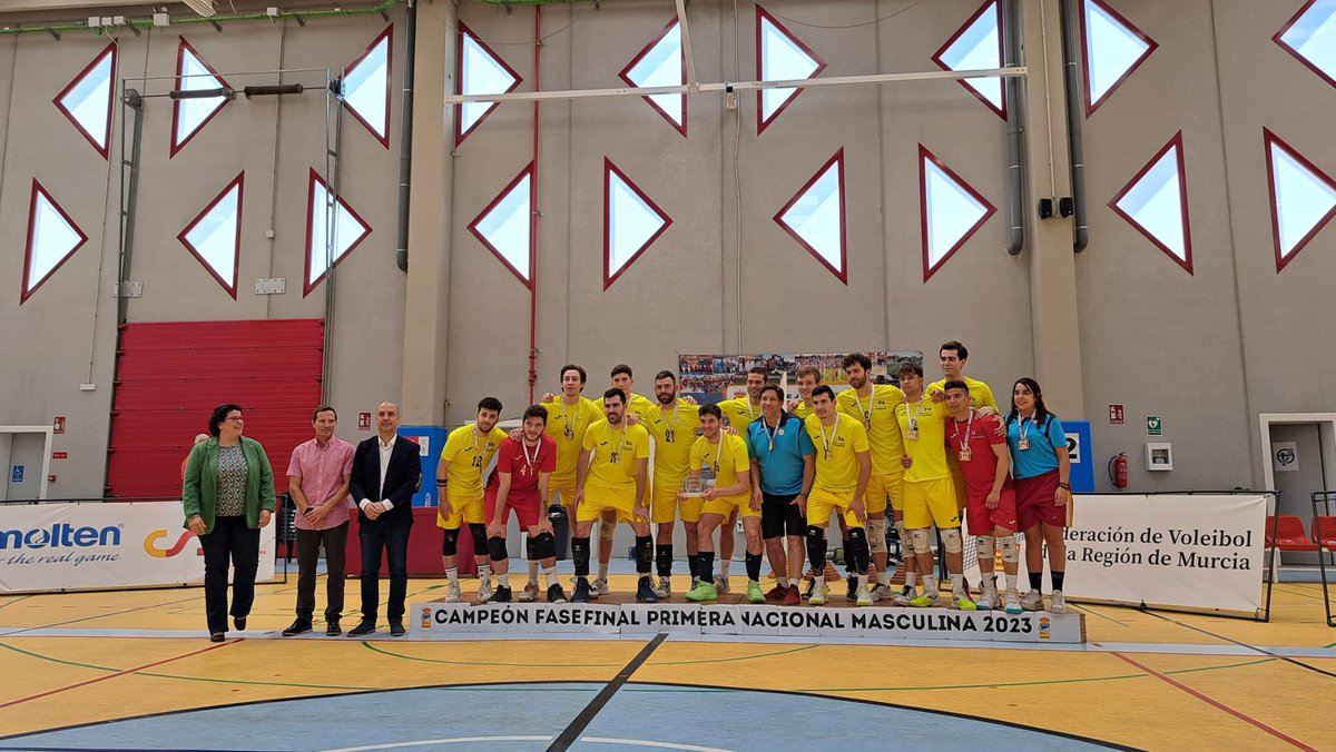 VCVoleibol's tweet photo. El equipo masculino de @uvavoley logra el subcampeonato en la fase de ascenso De Molina de Segura (Murcia) y billete para jugar en Superliga 2 la próxima temporada. Enhorabuena!! #Somosvoleibol #Somosvcv https://t.co/dkUWHPMoGM