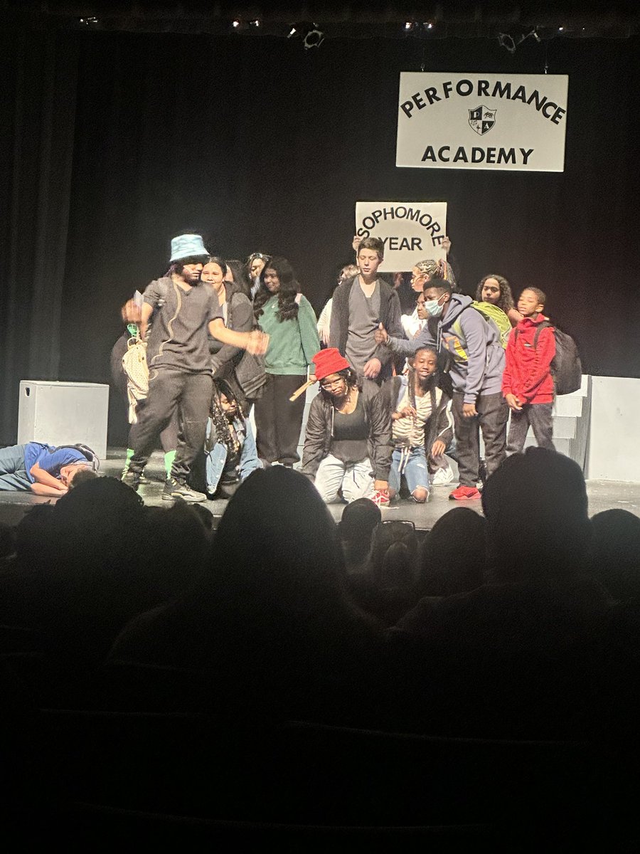 GrandviewMiddle's tweet image. Huge Congratulations to Mrs. Wolz and the cast of this year's musical Fame Jr. The show was amazing, and we are so proud of our students! #EveryOnesGrowingAtGMS #InspirePassion