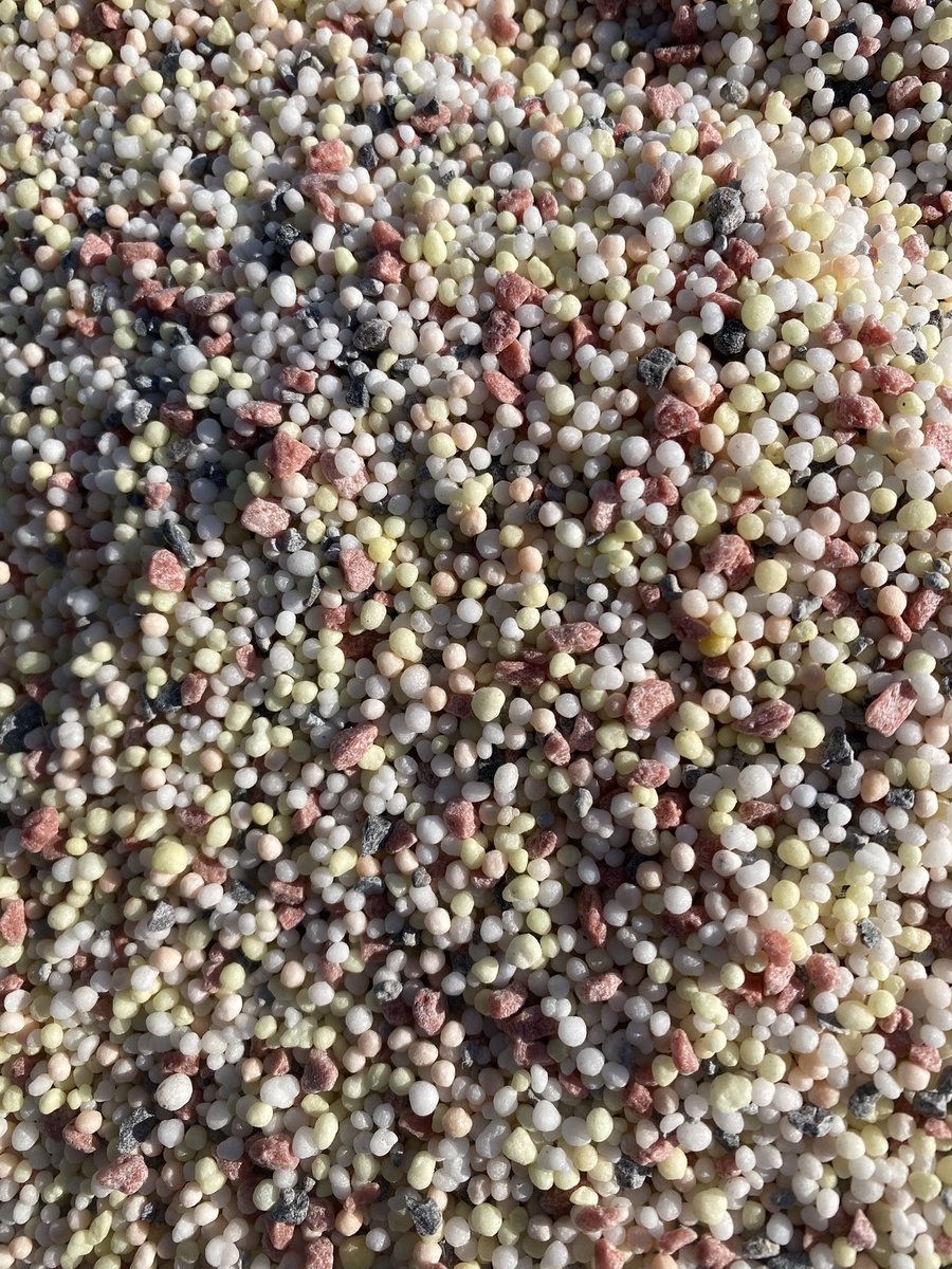 JimMcIlvaine's tweet photo. Is it @DippinDots or fertilizer? https://t.co/g2sosyLVCW